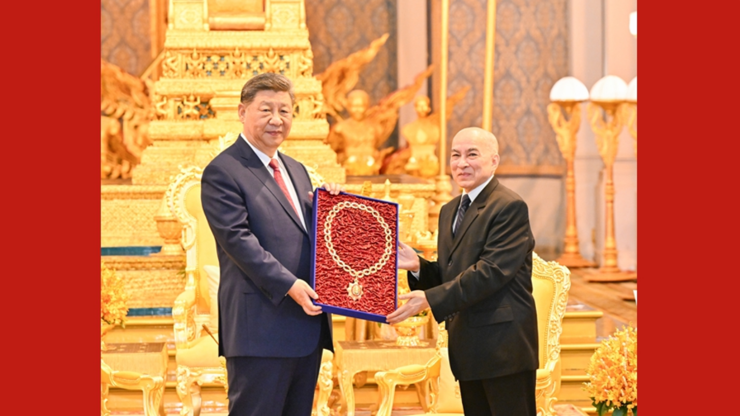 习近平会见柬埔寨国王西哈莫尼